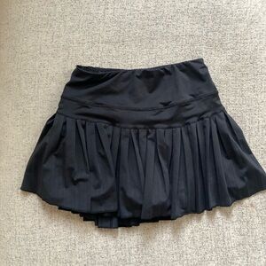 Black Pleated Tennis Skirt with Built-In Shorts - Sporty & Chic 🎾✨Size 0 Petite